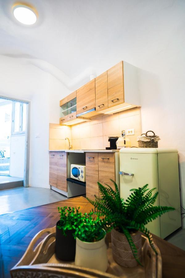 סנטוריני Jessica Apartment With Jacuzzi מראה חיצוני תמונה